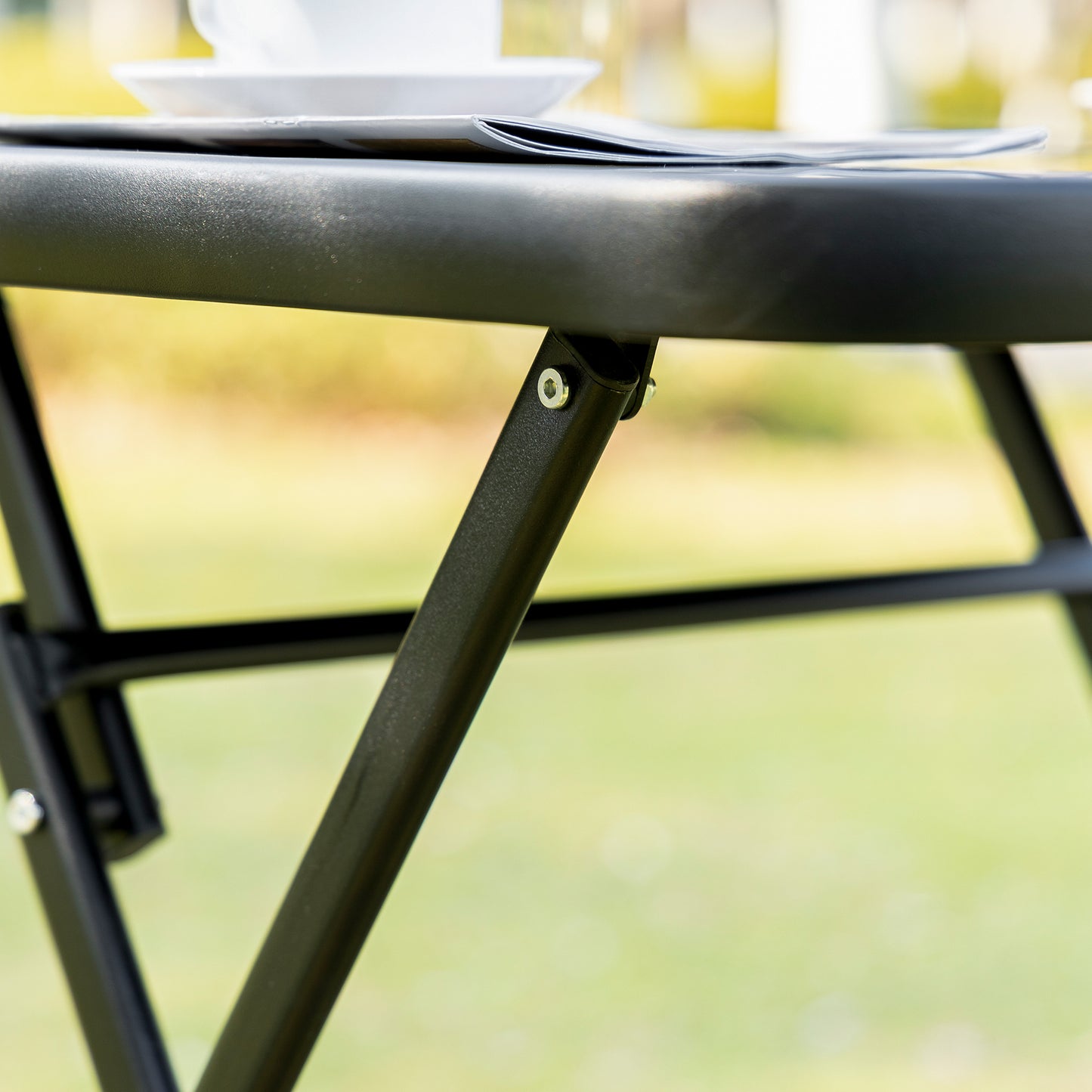Folding balcony set with table and 2 chairs, made of black and grey metal mesh, suitable for gardens and terraces