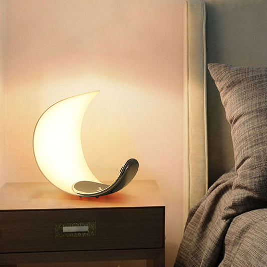 (Z)A creative and simple C - shaped desk lamp, suitable for the bedroom