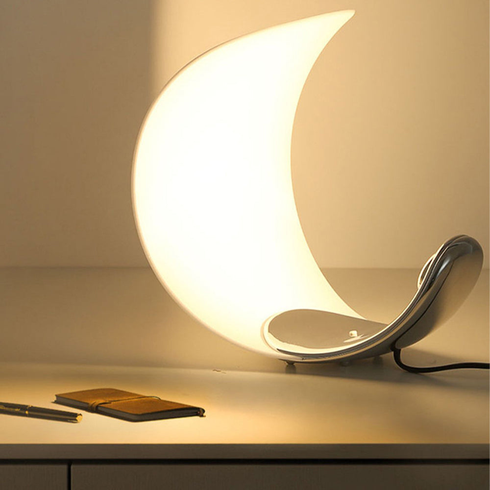 (Z)A creative and simple C - shaped desk lamp, suitable for the bedroom